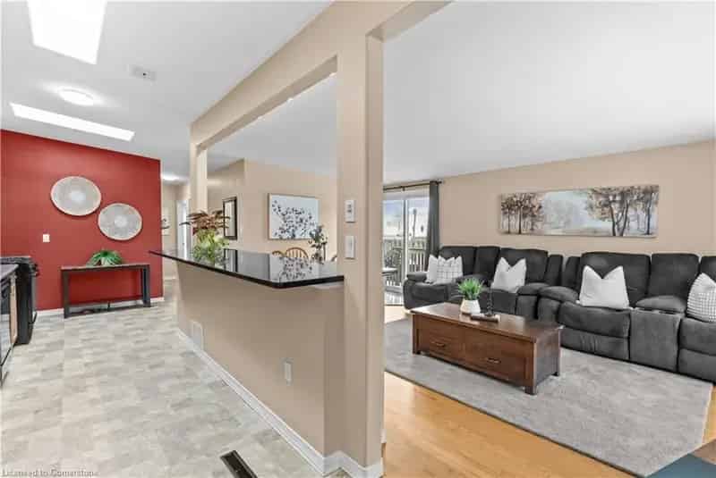 3 Bed 2 Bath Family Home Backing Onto Community Centre & School