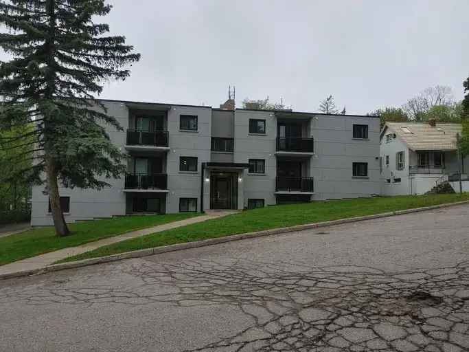 2 Bedroom Apartment in Barrie Available May 1st