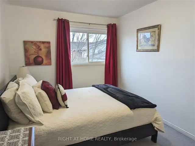 Townhouse For Sale in Essa, Ontario