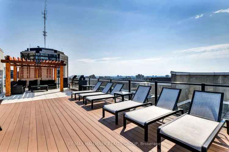 Luxury 2-Bedroom Condo with Breathtaking Parliament Hill View