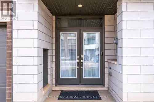 Luxury Townhome For Sale in Glenorchy Oakville