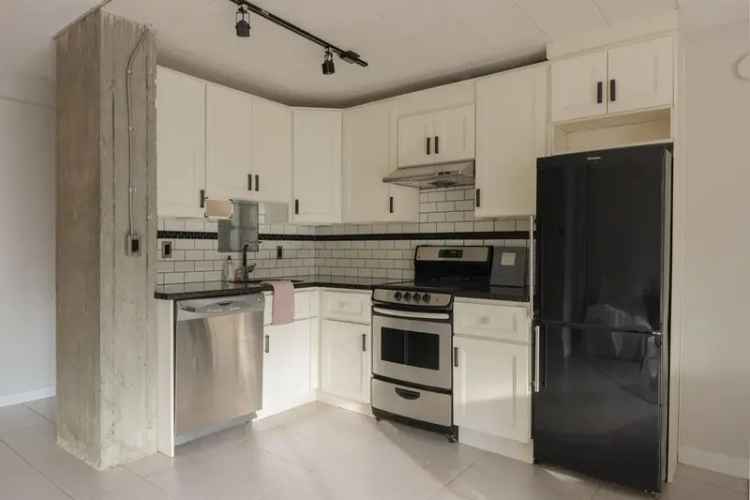 Condo For Sale in District of North Vancouver, British Columbia