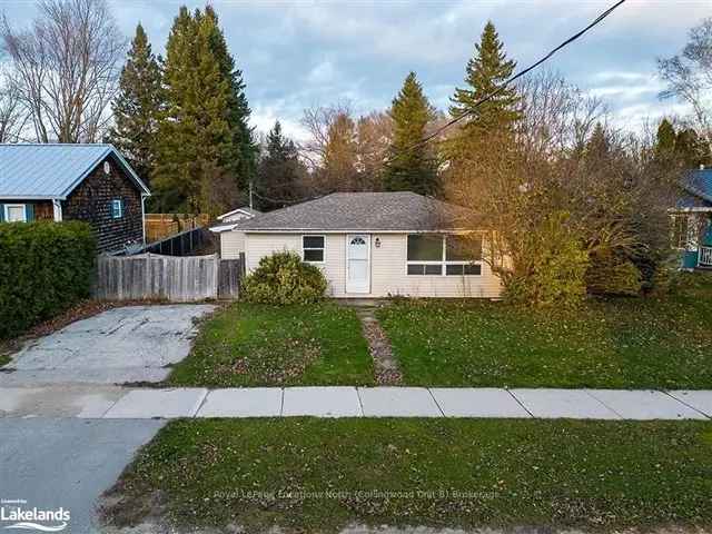 Thornbury Dream Home: Bungalow with Huge Lot and Endless Potential