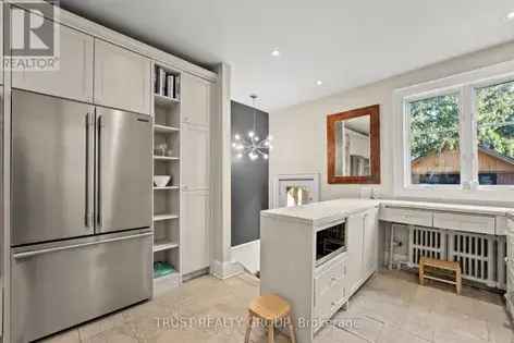 4 rooms house of 730 m² in Toronto