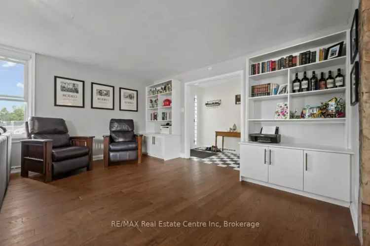 Buy bungalow in downtown Fergus with 3 bedrooms and modern luxury