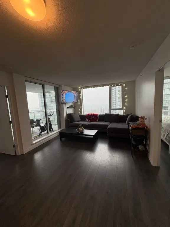 Condo For Sale in Surrey, British Columbia