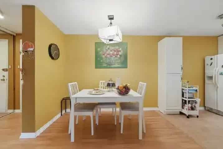 Updated 2-Bed Condo with Parking Balcony Great Amenities