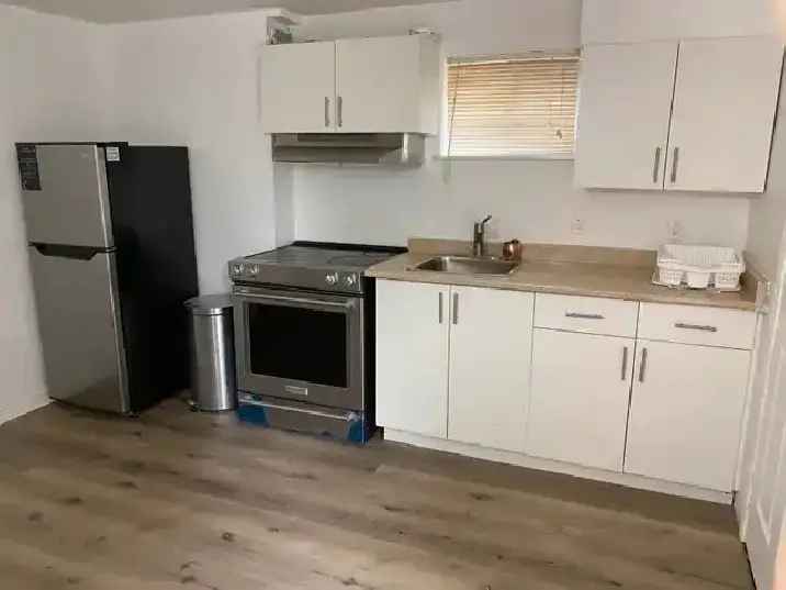 Room for Rent Near Seneca College with Quiet Environment