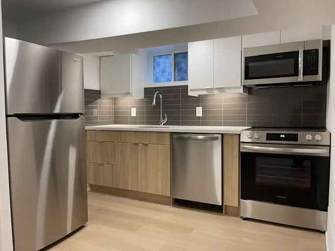 Apartment For Rent in 358, Walmer Road, Toronto, Ontario