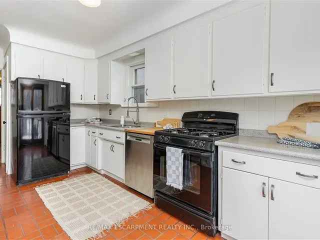 House For Sale in 166, Rothsay Avenue, Hamilton, Ontario