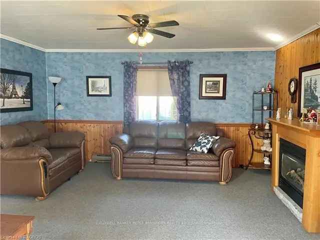 50 Year Loved Home Family Room Fireplace Ample Parking Large Yard