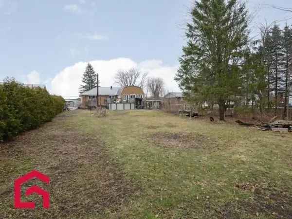 Bungalow for Sale Montérégie 5 Bedrooms Large Lot Renovated