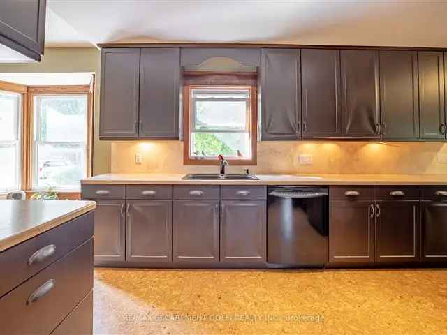 House For Sale in Lincoln, Ontario