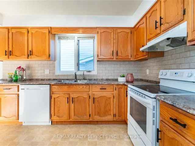 Beautiful 3-Bedroom Back-Split Home with Over 2600 Sq Ft