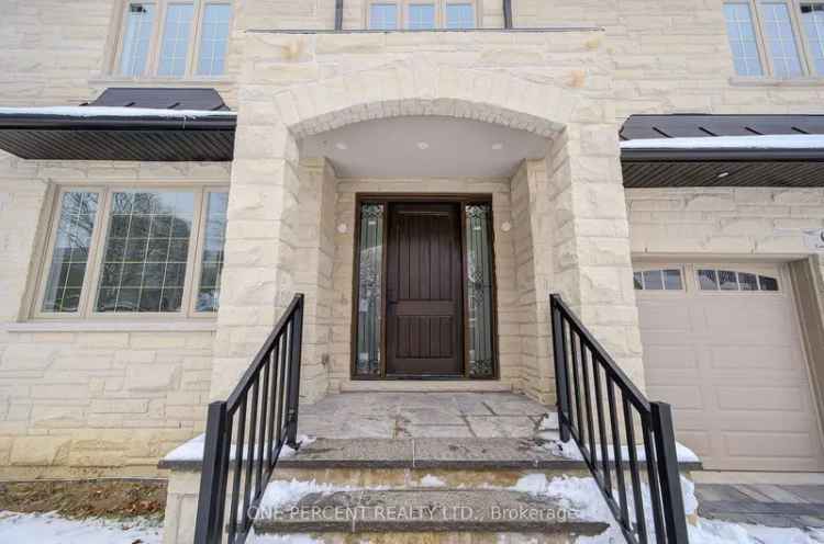 Luxury Detached Home for Rent in Toronto with Gourmet Kitchen and 4 Bedrooms