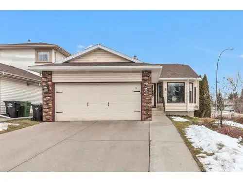 Signal Hill Walkout Bungalow - 2386 sq ft - In-Floor Heat - Central A/C