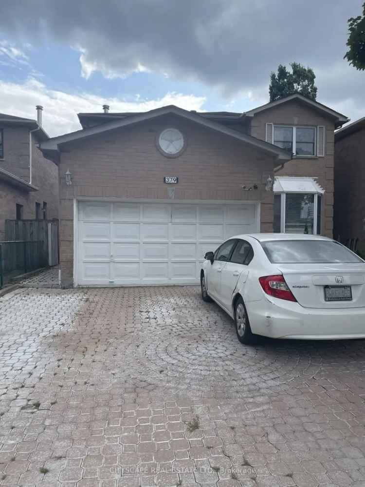 House For Sale in Mississauga, Ontario