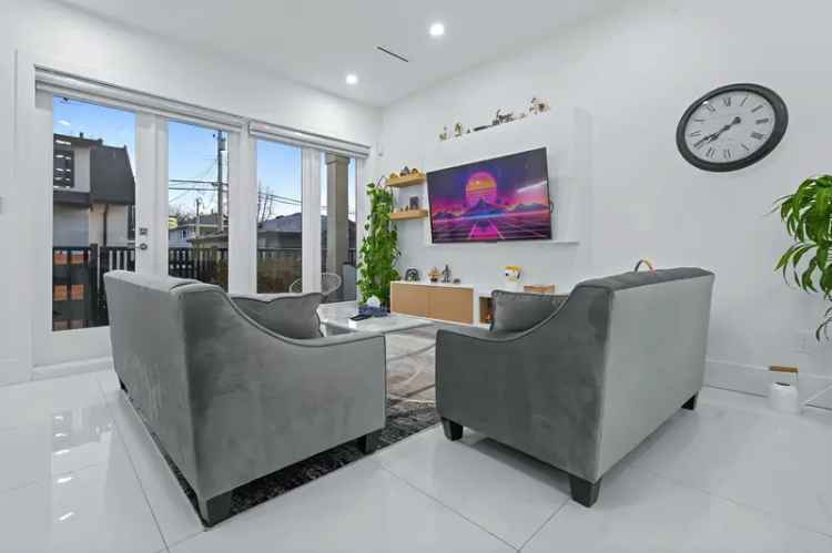 Fraser VE House for Sale 3 Bed 3 Bath 2 Suite Laneway
