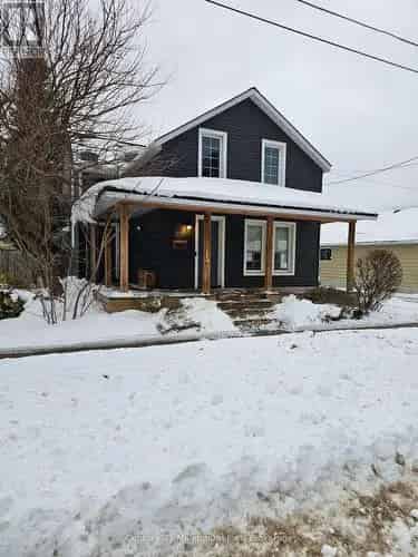 Commercial For Sale in Collingwood Ontario 3 Beds 2 Baths