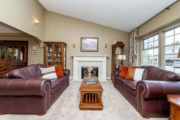 Spacious 6-Bedroom Eaglecrest Family Home