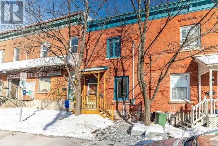 Ottawa Century Townhome 3 Beds 2 Baths Finished Basement