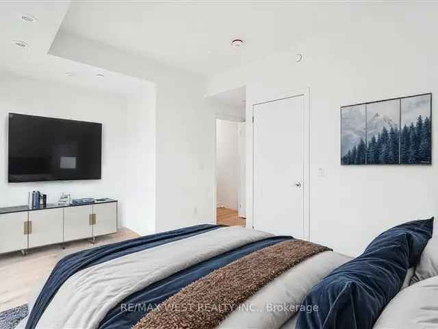 Townhouse For Sale in Toronto, Ontario