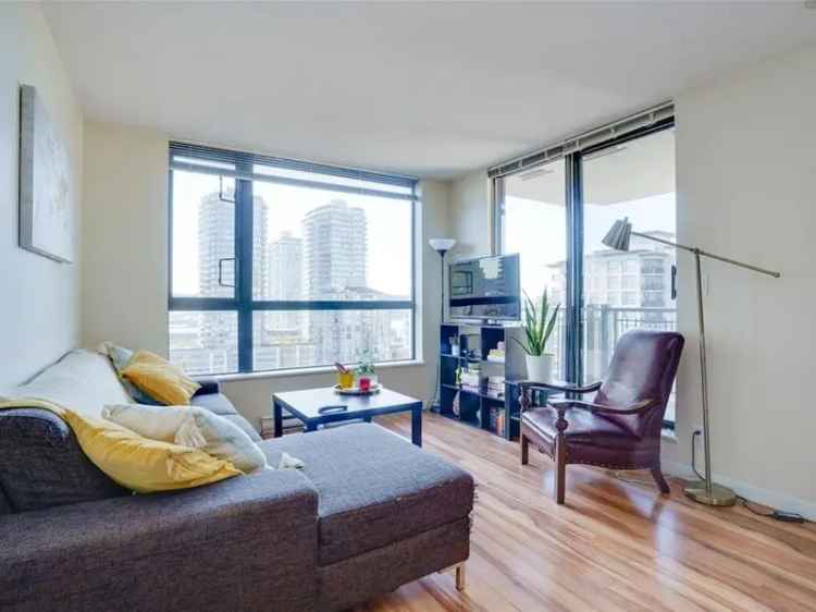 New West 2 Bed 2 Bath Corner Home 781 Sq Ft