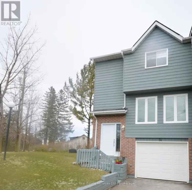 Wasaga Beach Townhome - 2 Bed 2 Bath End Unit