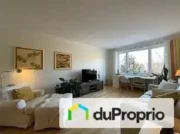 Sunny 3 Bedroom Condo for Sale in Mount Royal