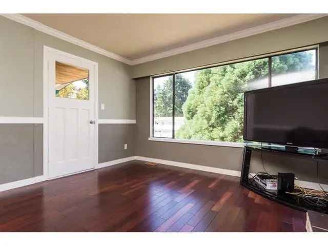 1_2 Duplex for Sale 2200 Sq Ft 4 Beds 2 Baths