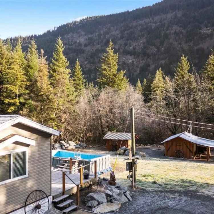 Cozy Mobile Home on 8 Acres near Fraser River