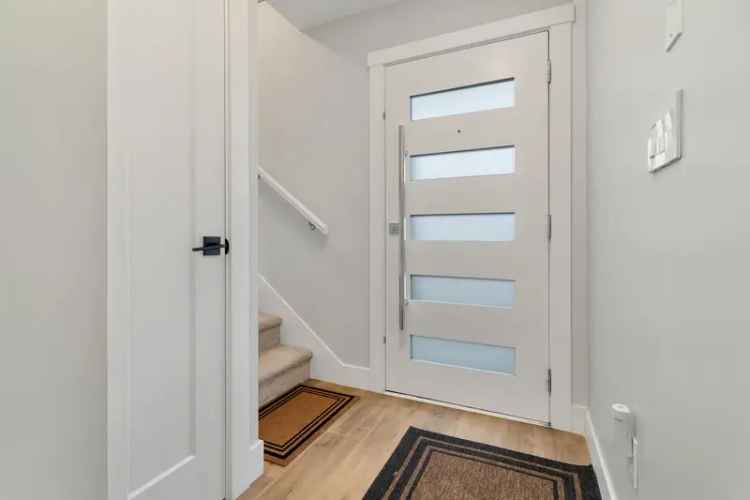 Surrey Grandview Heights Townhouse 3 Beds Double Garage EV Charging