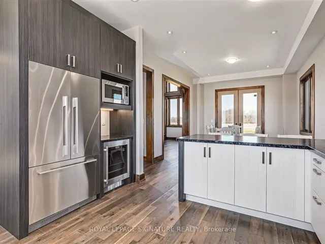 Luxury 8-Bedroom Home near Osler Bluff Ski Club and Blue Mountain