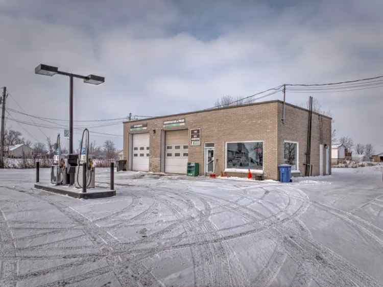 Commercial Building Office for Sale Sainte-Genevieve-de-Berthier