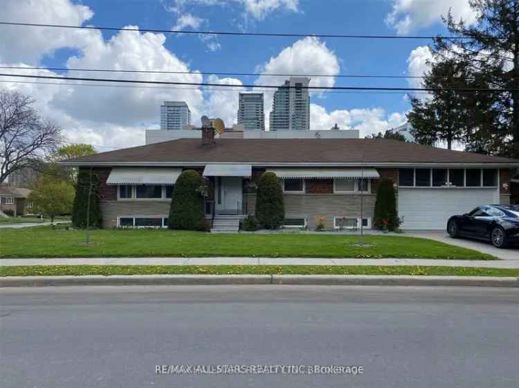 House For Sale in Steeles Avenue West, Vaughan, Ontario