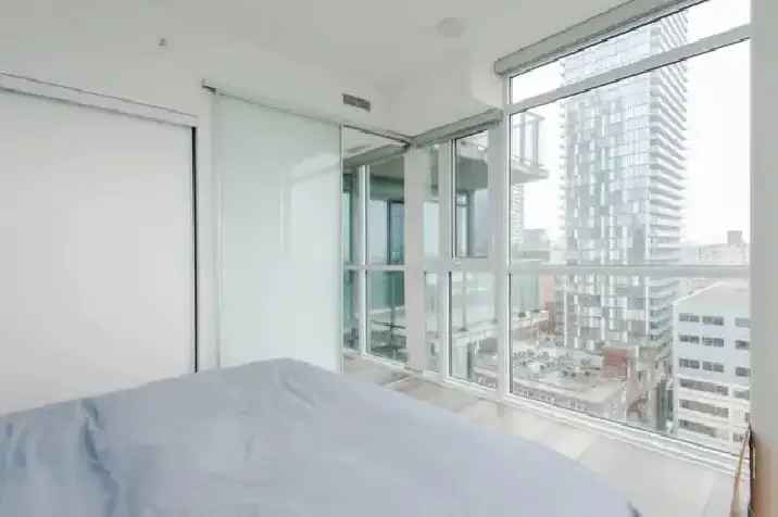 2 Bdrm Condo In The Heart Of Downtown Toronto, Avail. February 1