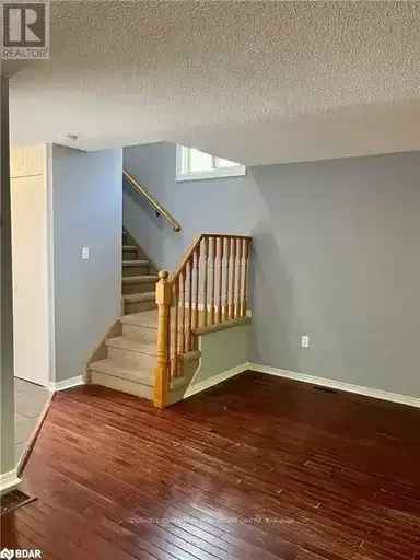 4 Bedroom Townhouse in Barrie Near Hwy 400