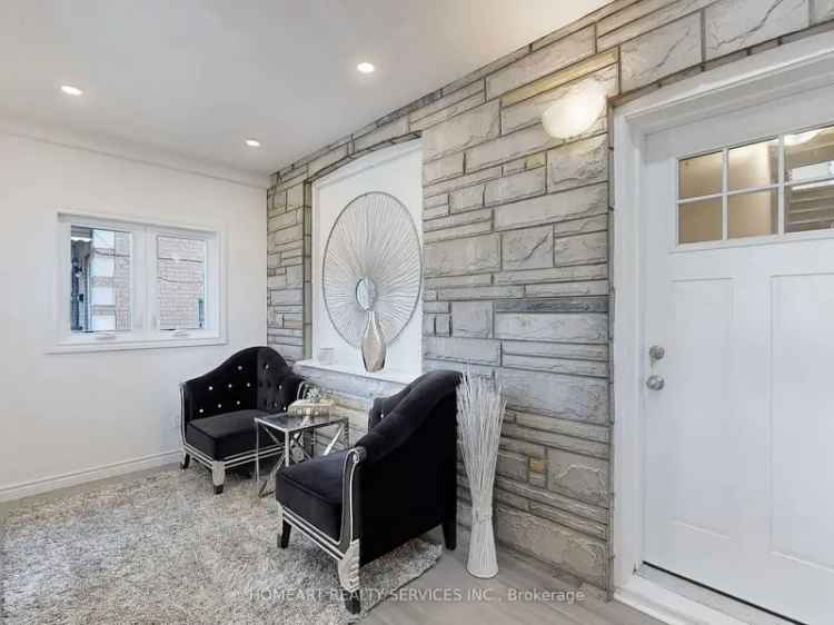 House For Sale in Toronto, Ontario