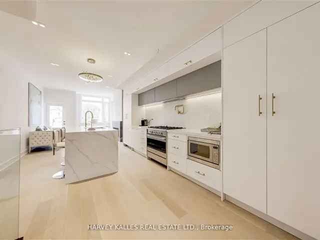 Luxury 4-Bed Townhome in Willowdale West