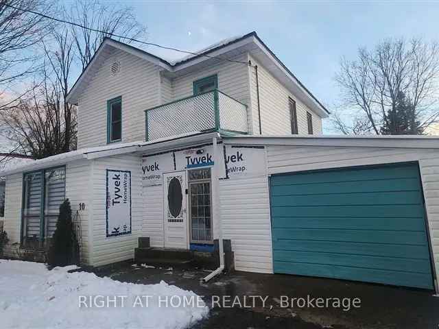 Charming 2-Storey Home in Downtown Havelock