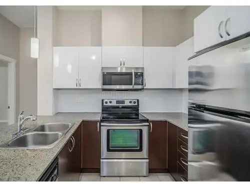 Surrey City Centre Penthouse Condo For Sale