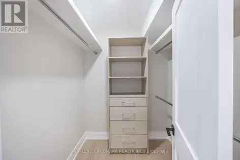 3 rooms apartment of 1128 m² in Toronto