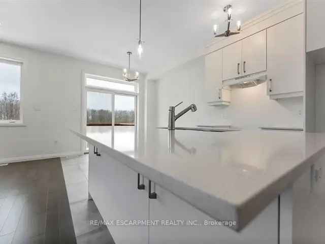 West Hamilton Mountain Detached Home 3 Bed 25 Bath Granite Countertops