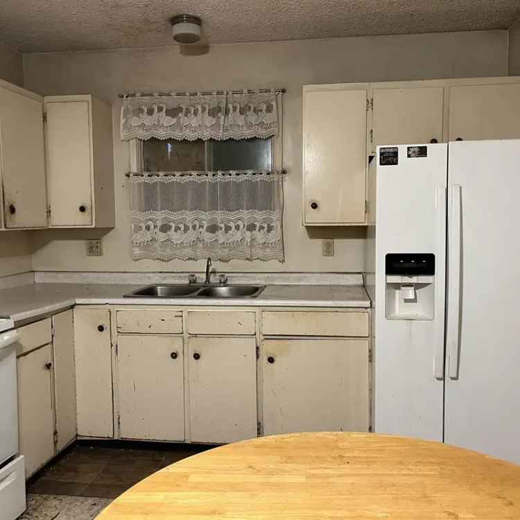 3 Bed 1 Bath House - Fixer Upper Opportunity