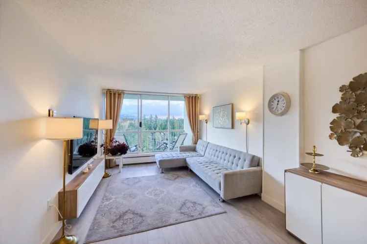 Condo For Sale in District of North Vancouver, British Columbia