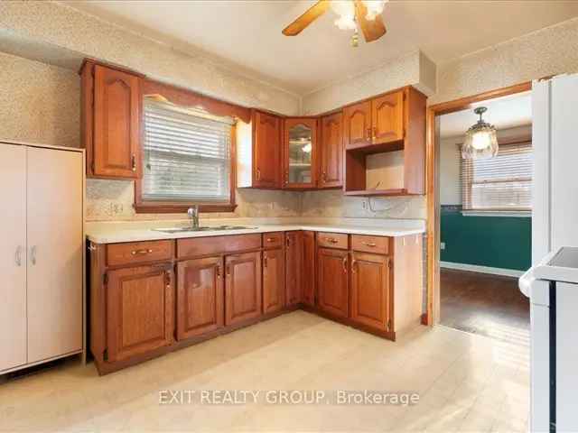 House For Sale in Quinte West, Ontario