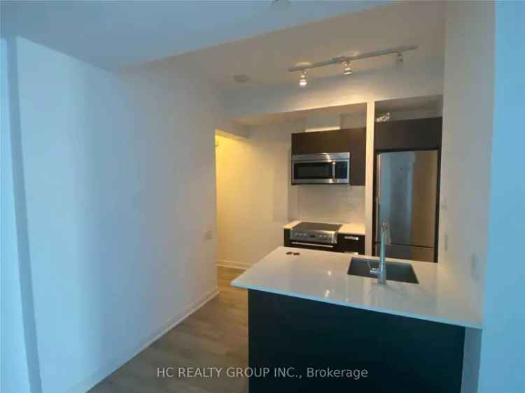 rent luxury condo unit in Casa Ii near Yonge and Bloor with amenities