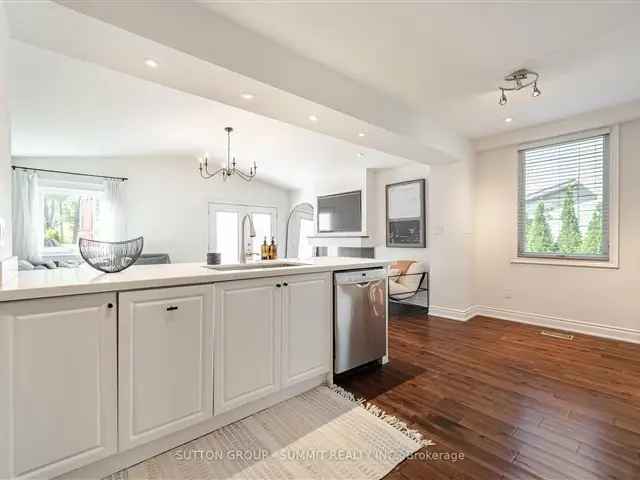 Renovated Freehold Townhouse West Woodbridge 2 1 Bedroom 5 Car Parking