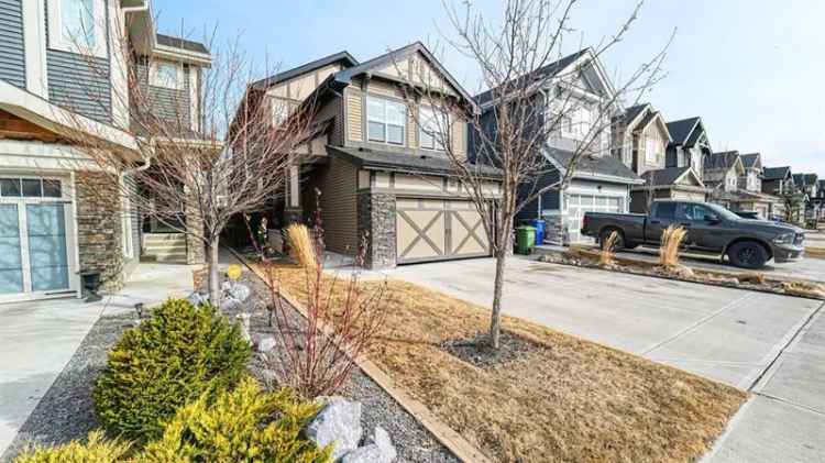 House For Sale in Town of Cochrane, Alberta