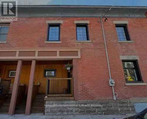 Renovated 3-Bedroom Townhome in Lindenlea New Edinburgh